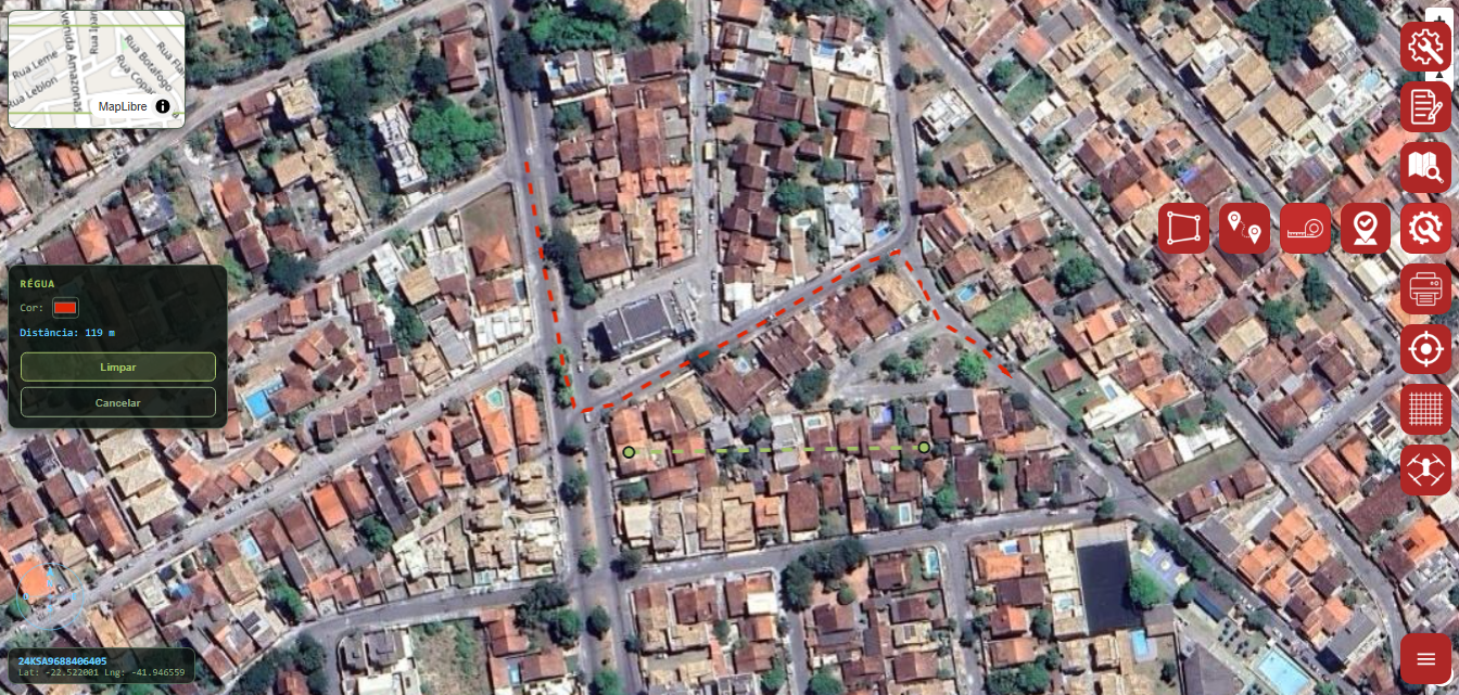 Mapa tático com ferramenta Régua ativa, linha pontilhada de medição e painel exibindo a distância em metros.